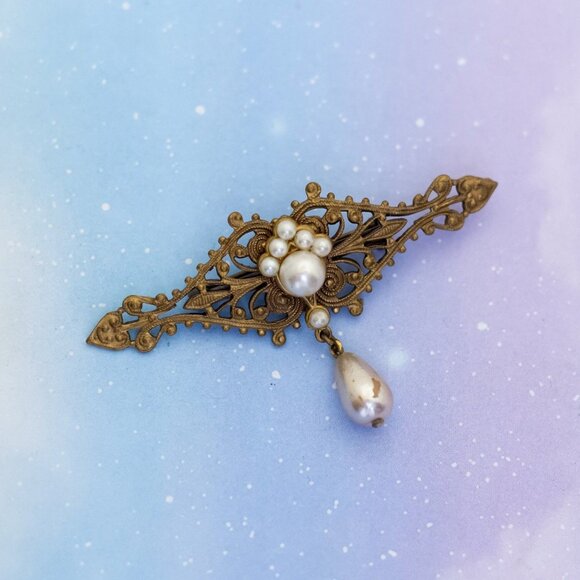 Vintage Intricate White Faux Pearls Abstract Avant Garde Brooch - J32 - Picture 1 of 2